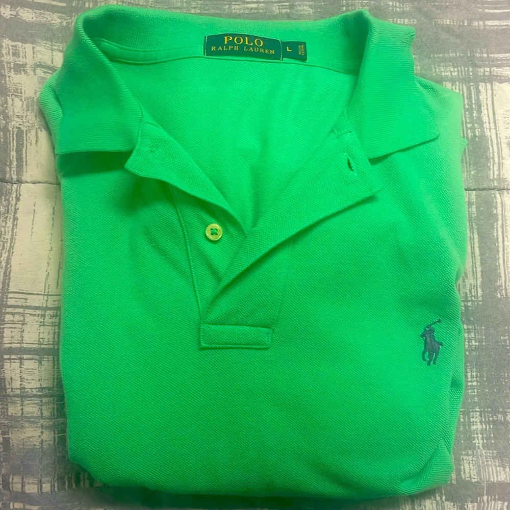 Men’s Large Ralph Lauren Polo Shirt.